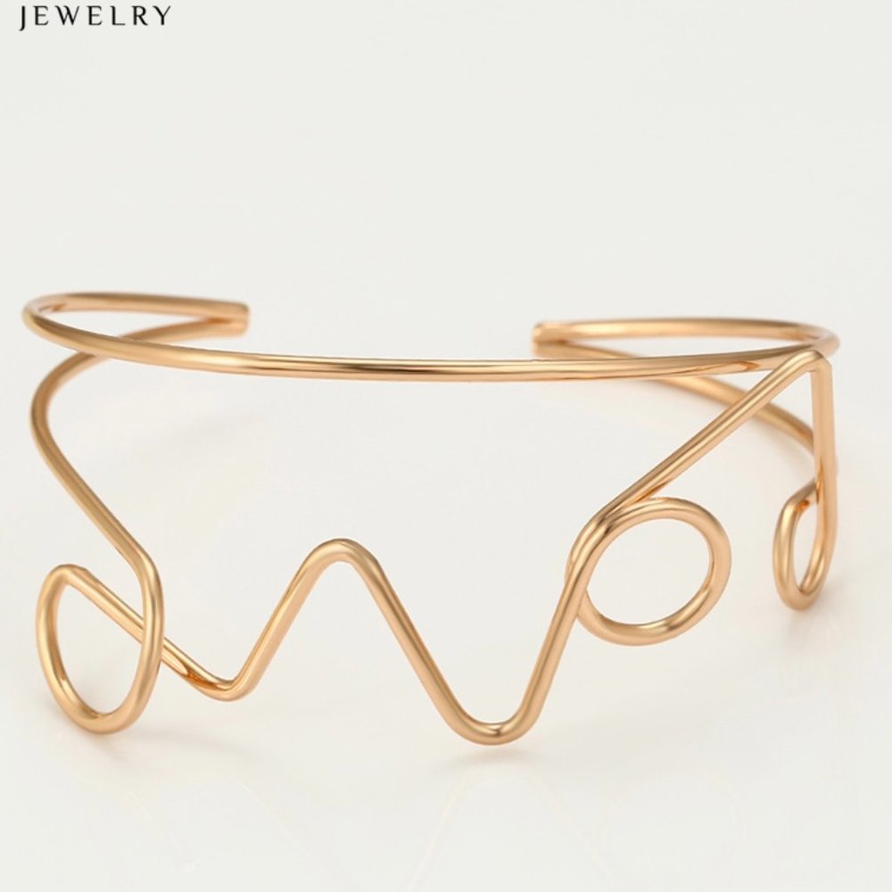 Stunning "LOVE" 18KGP Bangle Bracelet - Picture 5 of 11